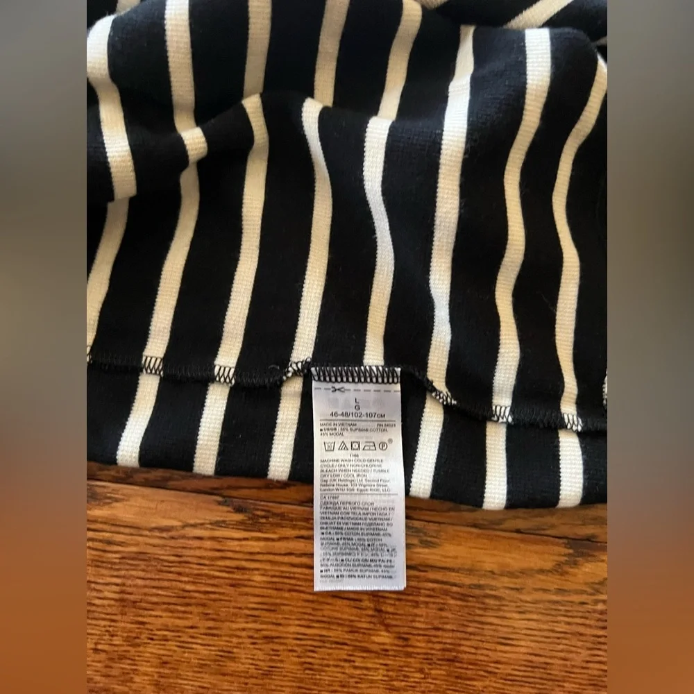 Banana Republic T-Shirt Men’s Long Sleeves Black and White Stripes Size L